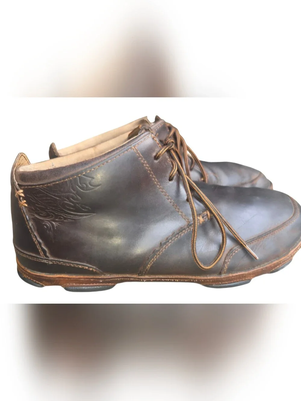 OluKai Kamuela Men's Chukka Boots Shoes dark brown leather. Size 9.